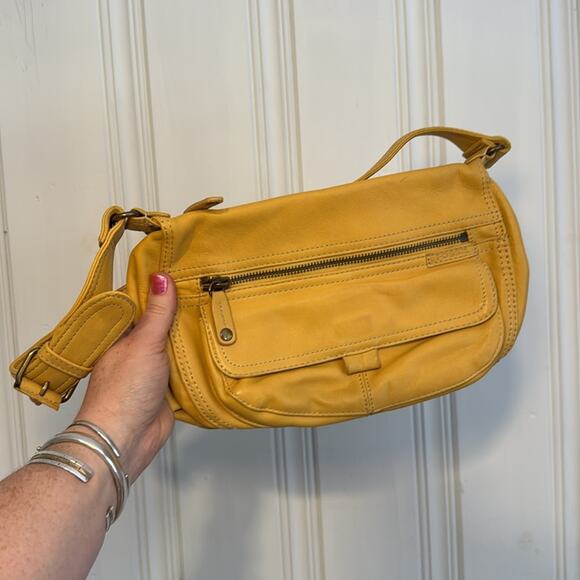 Fossil sunflower butter yellow cargo utility leather shoulder bag purse - Picture 1 of 7
